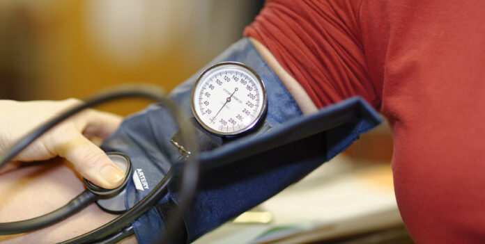 High Blood Pressure: There is a fatal relationship between high blood pressure and heart attack, do not ignore these signs