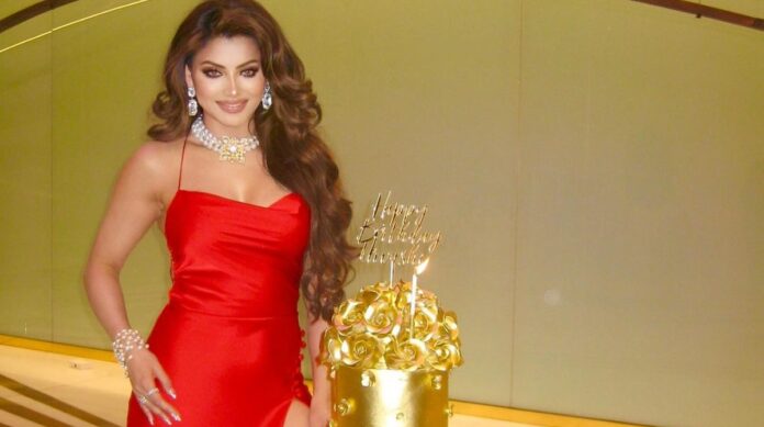 Urvashi Rautela Gold Cake: Yo Yo Honey Singh gifted Golden sweet to Actress on her Birthday worth rupees 3 crores