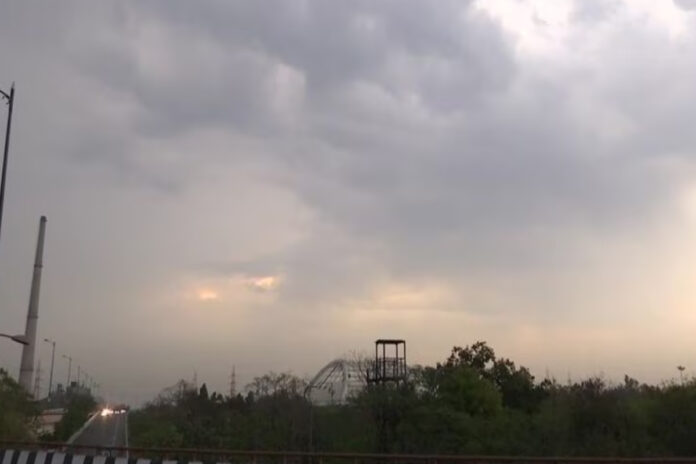 Weather Updates: Strong winds changed the weather, clouds, rain and storm alert in many states including Delhi-Rajasthan