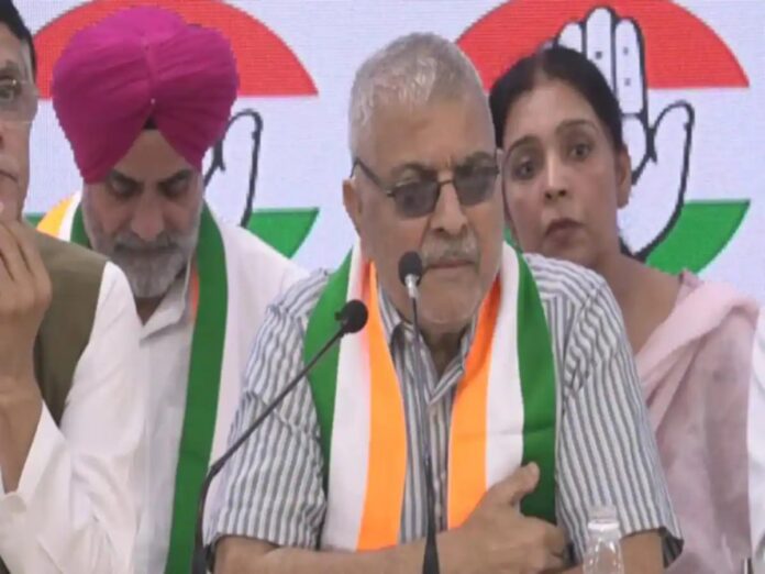 dr-dharamveer-gandhi-joins-congress