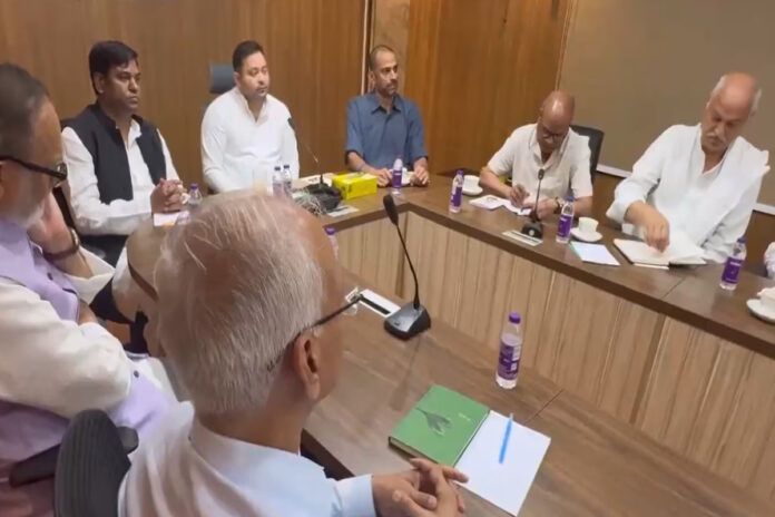 Bihar: Grand alliance meeting before assembly elections