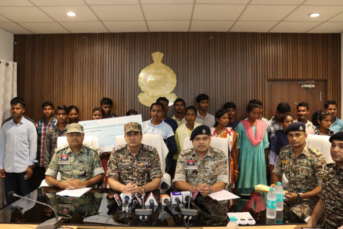 Naxalite surrender: 24 Naxalites surrendered in Bijapur Chhattisgarh