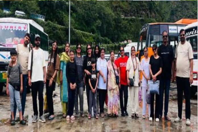 Bus Accident: Bus fell into Alaknanda river, 3 died