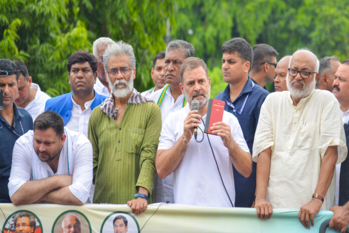 INDIA BLOCK Pappu and Kanhaiya were stopped from boarding Rahul truck