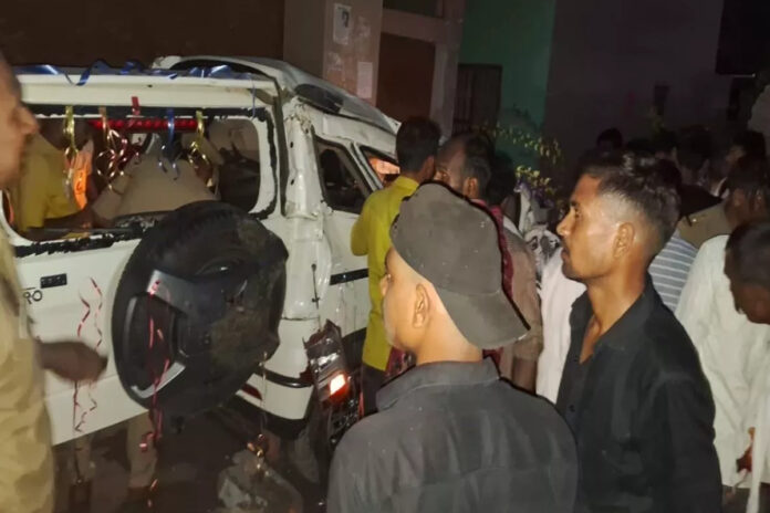 Road Accident 5 people including groom died in Sambhal