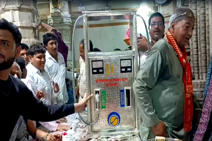 businessman presented silver petrol pump machine to Saawariya Seth