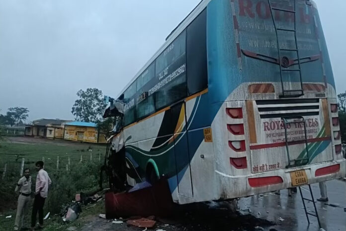 Road Accident 3 killed in collision between bus and truck