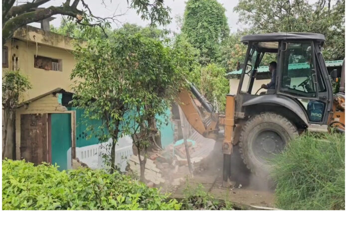 Bulldozer Action on tombs built in resort in Uttarakhand