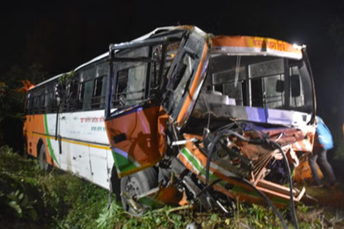 Road Accident 98 Road Accident 5 killed as roadways bus overturns in Lucknow